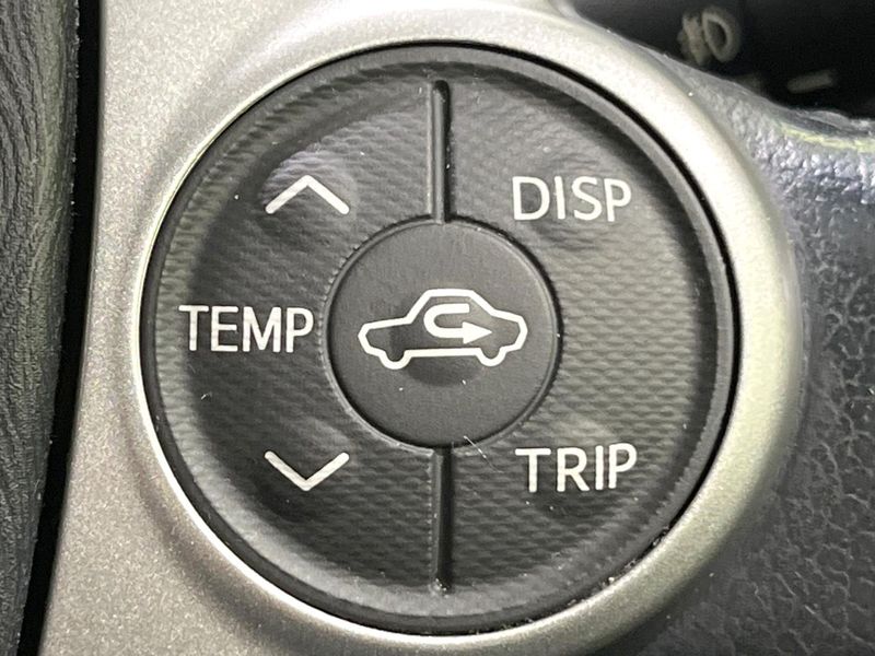 2013 Toyota Aqua DAA-NHP10 (UW-6a72ab15d9206)[22]