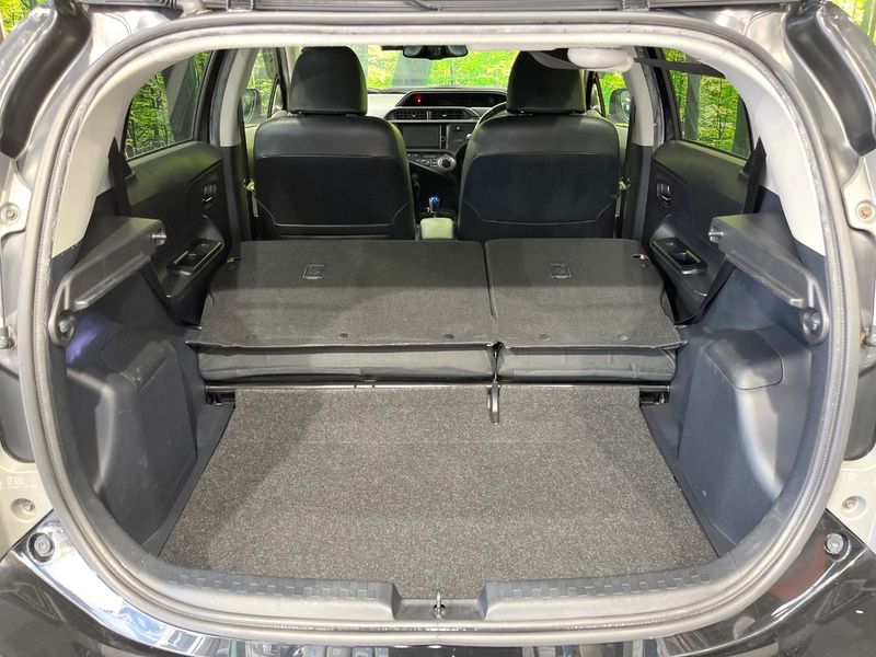 2013 Toyota Aqua DAA-NHP10 (UW-6a72ab15d9206)[6]