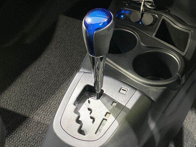 2013 Toyota Aqua DAA-NHP10 (UW-6a72ab15d9206)[27]