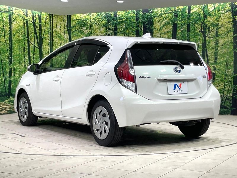 2015 Toyota Aqua DAA-NHP10 (UW-6a72ab17e042d)[26]
