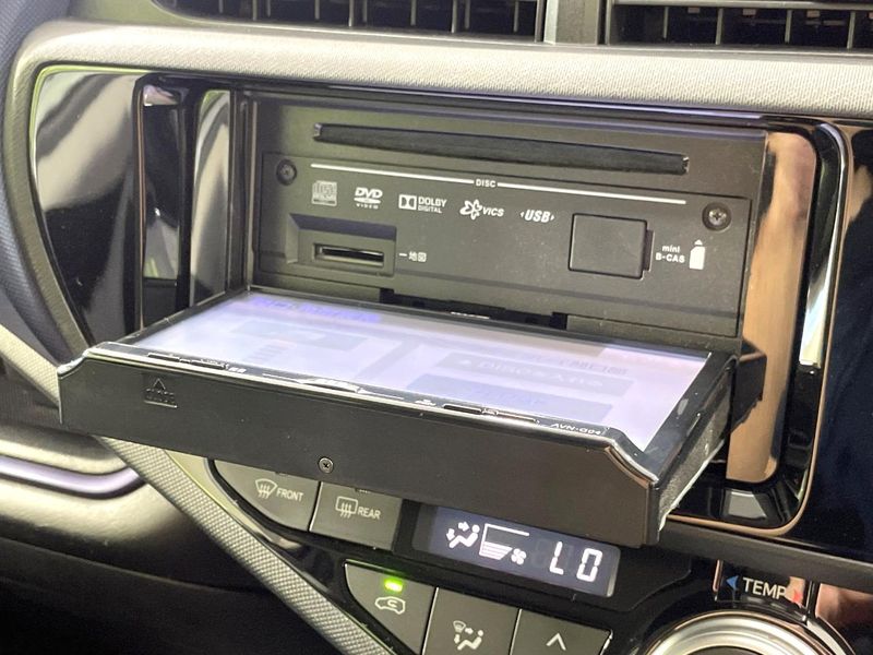 2015 Toyota Aqua DAA-NHP10 (UW-6a72ab17e042d)[16]