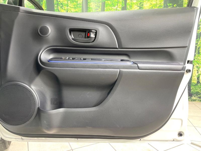 2015 Toyota Aqua DAA-NHP10 (UW-6a72ab17e042d)[27]