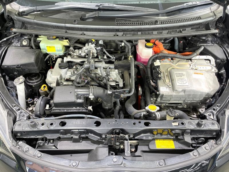 2013 Toyota Aqua DAA-NHP10 (UW-6a72ab1cc5911)[4]