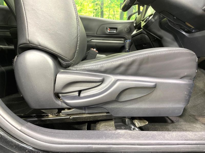 2013 Toyota Aqua DAA-NHP10 (UW-6a72ab1cc5911)[27]