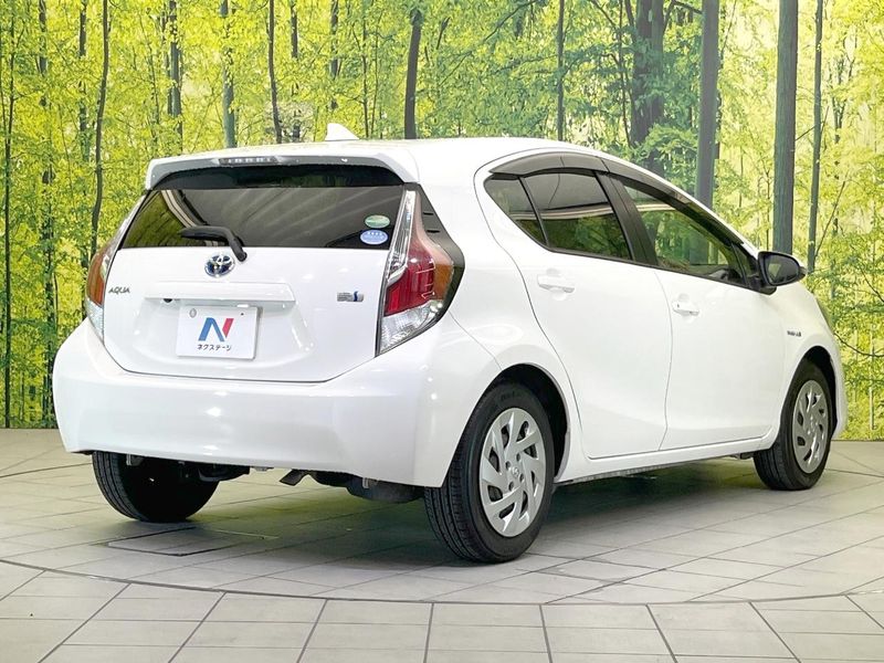 2016 Toyota Aqua DAA-NHP10 (UW-6a72ab201bcbd)[9]