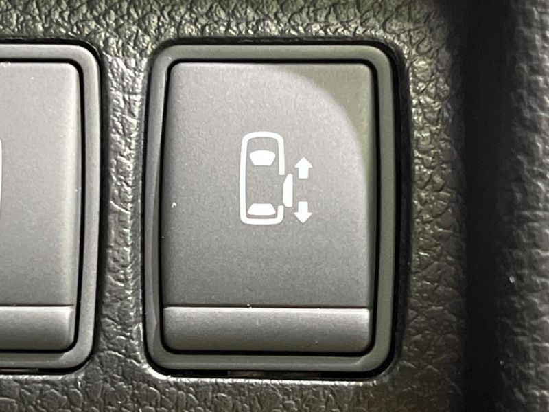 2017 Nissan Elgrand DBA-TE52 (UW-6a72ab845e48a)[22]