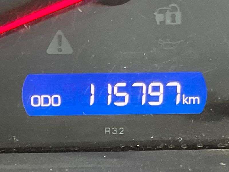 2015 Toyota Voxy DBA-ZRR80G (UW-6a72abd57965f)[2]