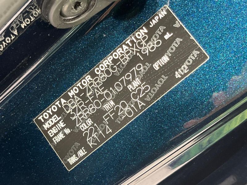 2015 Toyota Voxy DBA-ZRR80G (UW-6a72abd57965f)[1]