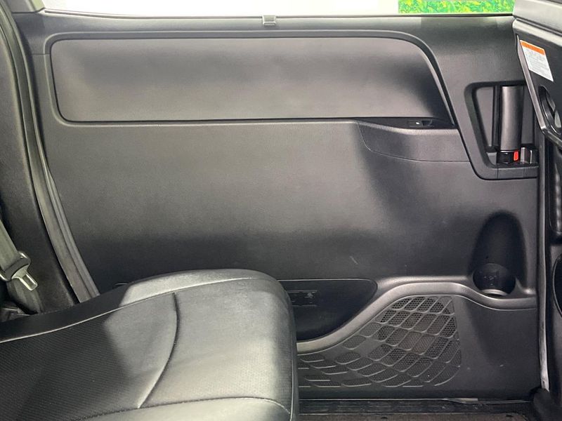 2017 Toyota Voxy DBA-ZRR80W (UW-6a72abdb58ec6)[26]