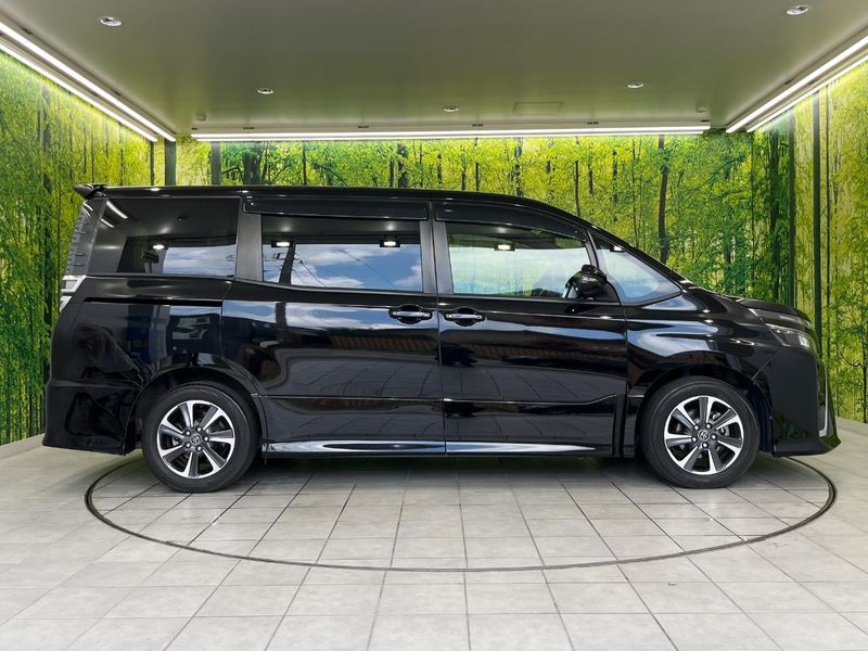 2017 Toyota Voxy DBA-ZRR80W (UW-6a72abdb58ec6)[12]