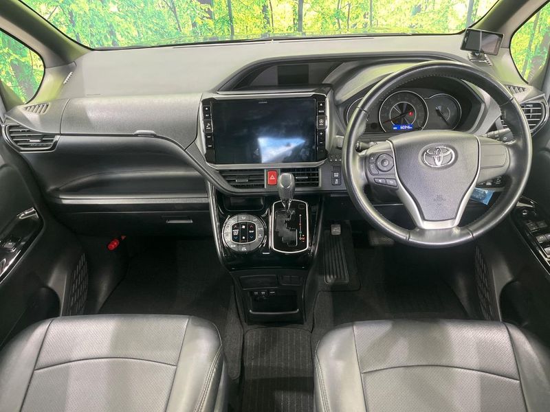 2017 Toyota Voxy DBA-ZRR80W (UW-6a72abdb58ec6)[28]