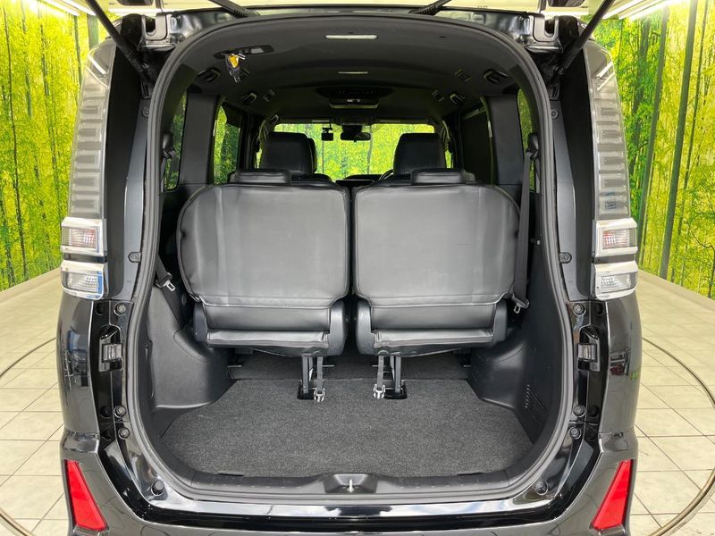 2017 Toyota Voxy DBA-ZRR80W (UW-6a72abdb58ec6)[22]