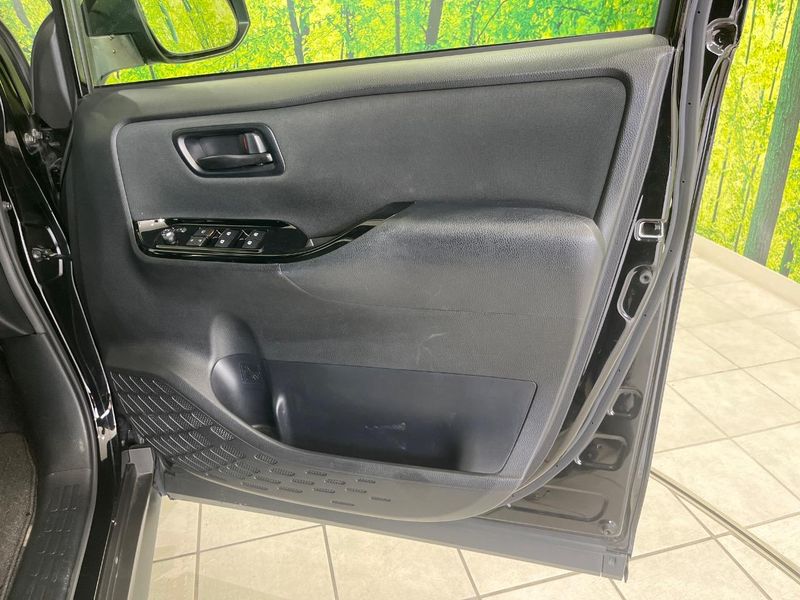 2017 Toyota Voxy DBA-ZRR80W (UW-6a72abdb58ec6)[25]
