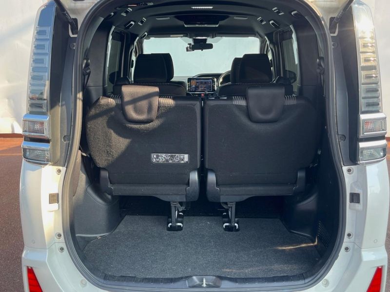 2020 Toyota Voxy DBA-ZRR80W (UW-6a72abe352a52)[19]