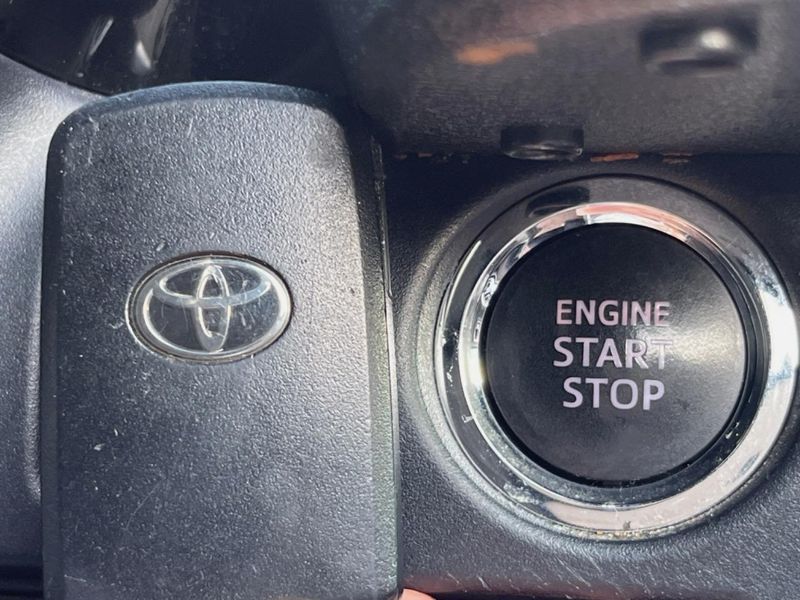 2020 Toyota Voxy DBA-ZRR80W (UW-6a72abe352a52)[29]