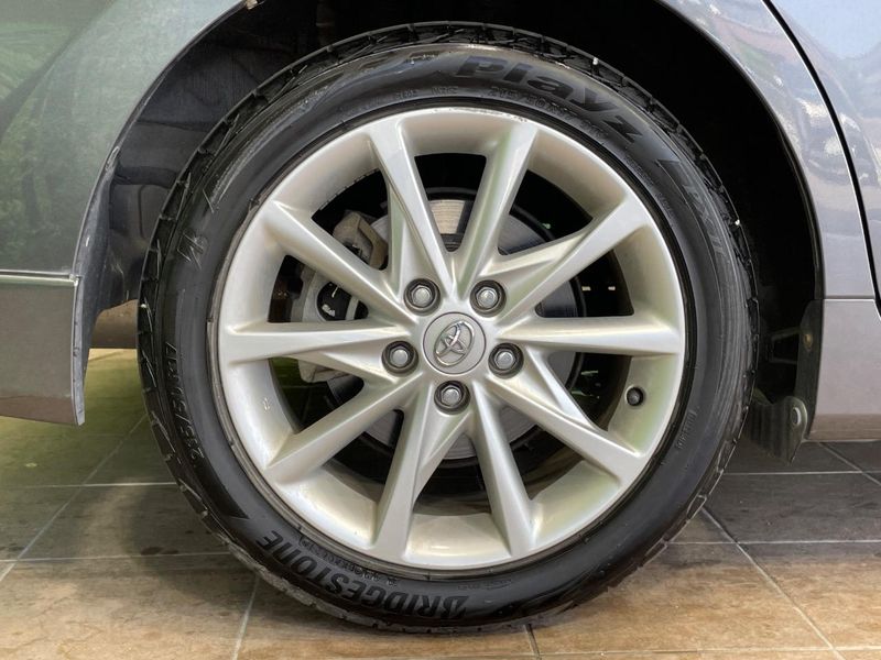 2013 Toyota Prius α DAA-ZVW40W (UW-6a72abfd10b45)[22]