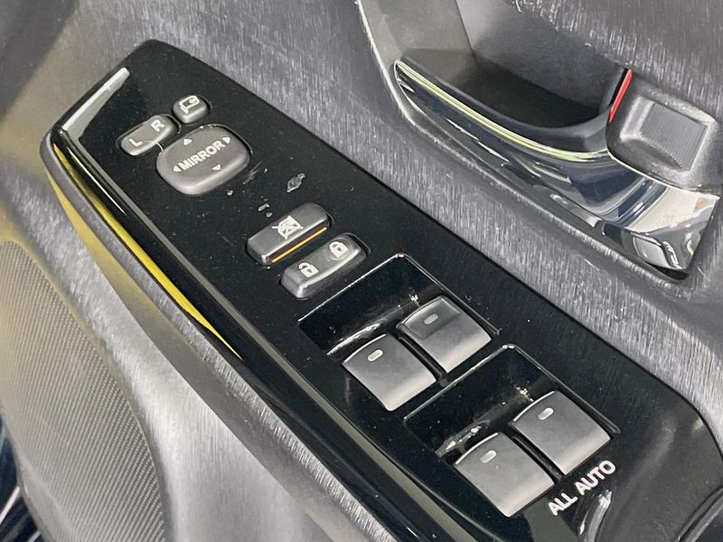 2020 Toyota Prius α DAA-ZVW41W (UW-6a72abfdb79da)[26]