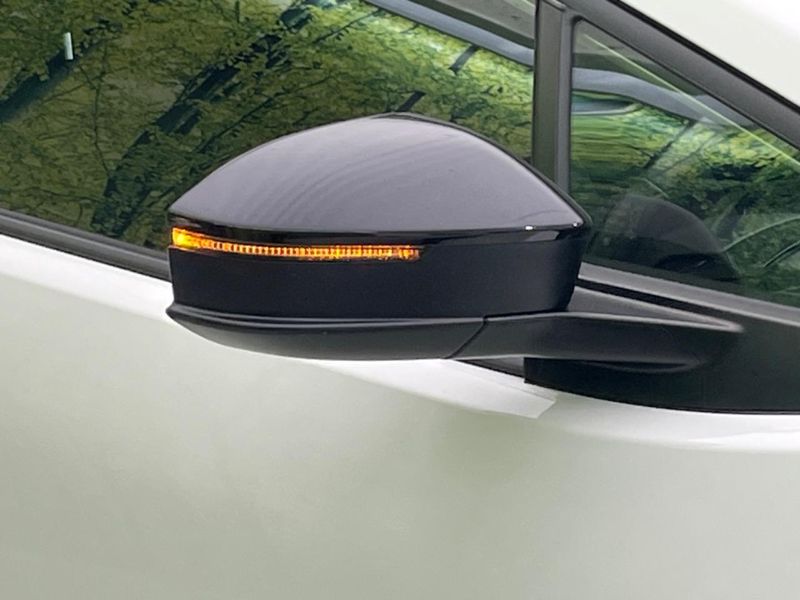 2023 Toyota Prius 6AA-ZVW60 (UW-6a72ac0ecd3f3)[24]