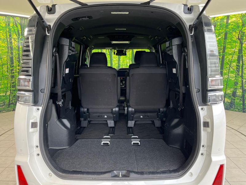 2020 Toyota Voxy DAA-ZWR80W (UW-6a72ac1aea7c8)[18]
