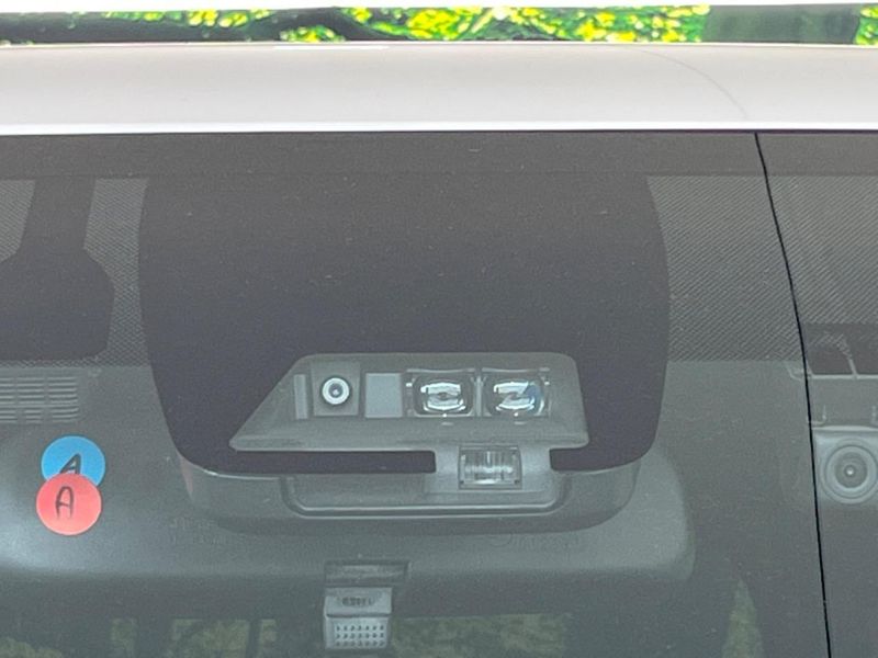 2020 Toyota Voxy DAA-ZWR80W (UW-6a72ac1aea7c8)[5]