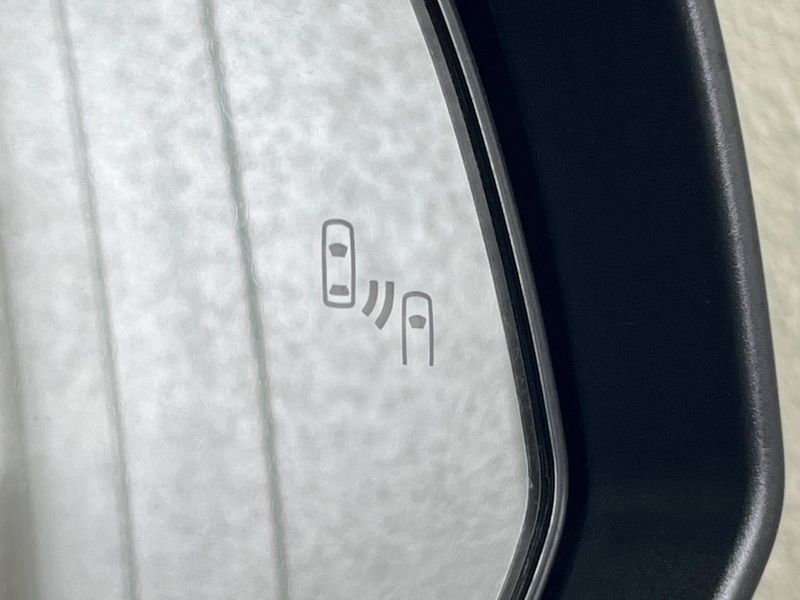 2023 Toyota Voxy 6AA-ZWR90W (UW-6a72ac216c349)[13]