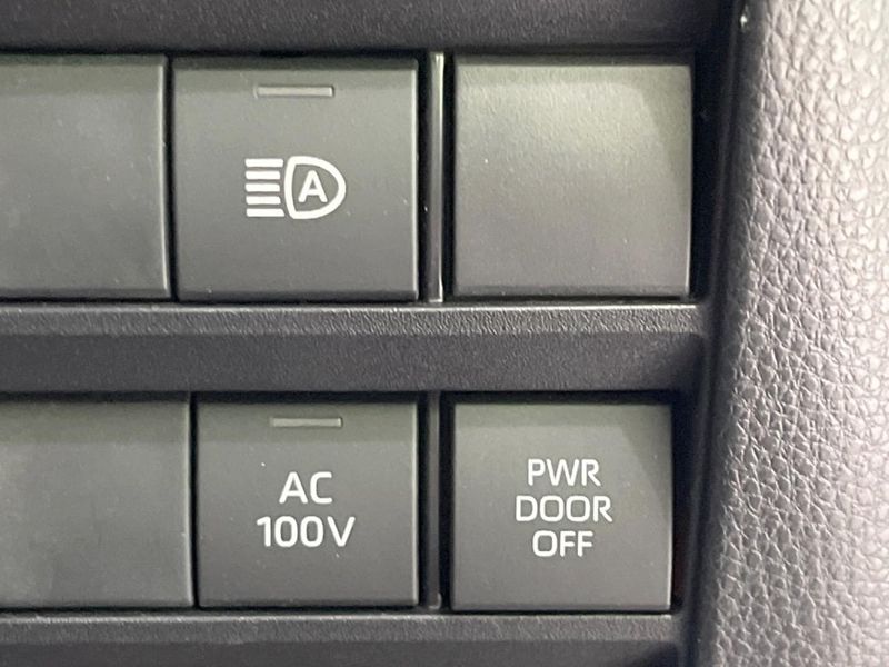 2024 Toyota Voxy 6AA-ZWR90W (UW-6a72ac2a9a0e1)[22]