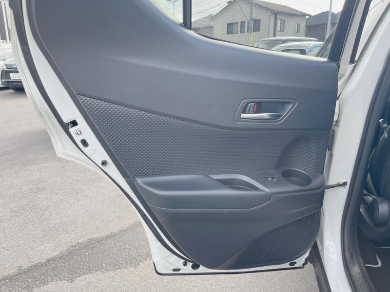 2018 Toyota C-HR DAA-ZYX10 (UW-6a72ac2ed726c)[17]