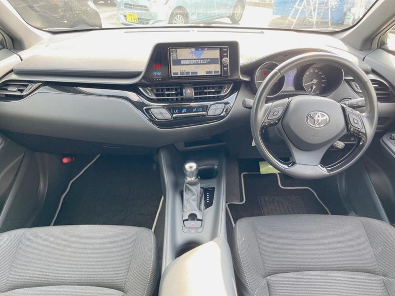 2018 Toyota C-HR DAA-ZYX10 (UW-6a72ac2ed726c)[24]
