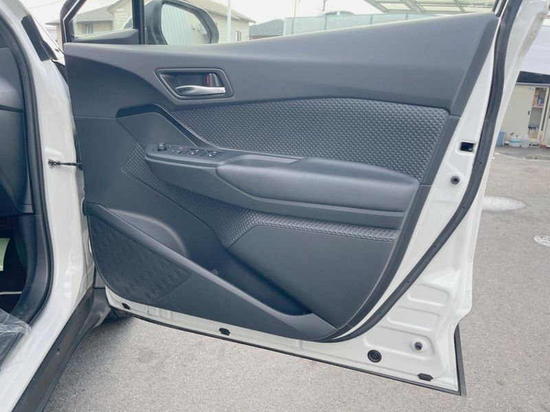 2018 Toyota C-HR DAA-ZYX10 (UW-6a72ac2ed726c)[20]