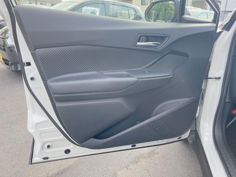 2018 Toyota C-HR DAA-ZYX10 (UW-6a72ac2ed726c)[16]