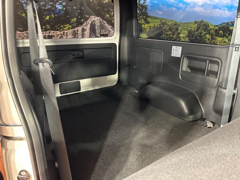 2022 Toyota Hiace Van 3DF-GDH201V (UW-6a73fa6484a3d)[18]