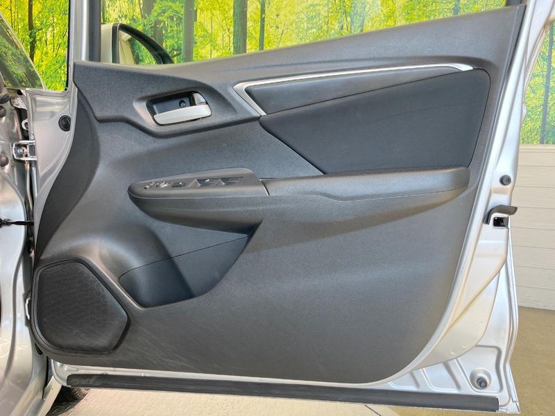 2015 Honda Fit DBA-GK3 (UW-6a73fa8097808)[22]