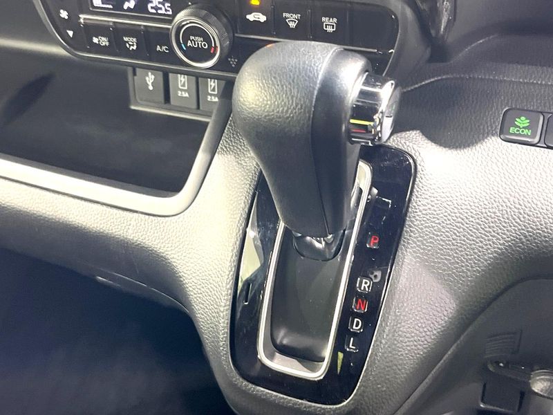 2017 Honda N-BOX CUSTOM DBA-JF3 (UW-6a73faf942c4d)[18]