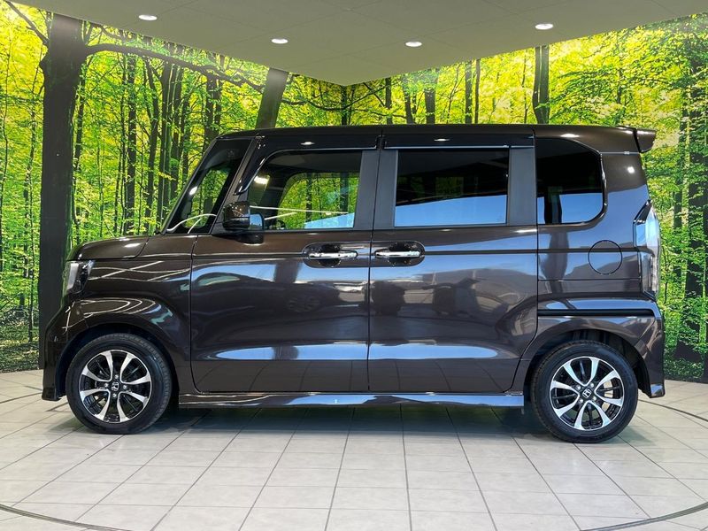 2018 Honda N-BOX CUSTOM DBA-JF3 (UW-6a73fafbbd27e)[22]