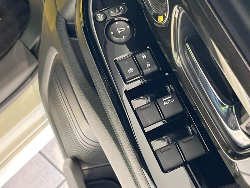 2018 Honda N-BOX CUSTOM DBA-JF3 (UW-6a73fb03c6286)[23]