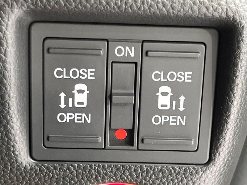 2018 Honda N-BOX CUSTOM DBA-JF3 (UW-6a73fb03c6286)[24]