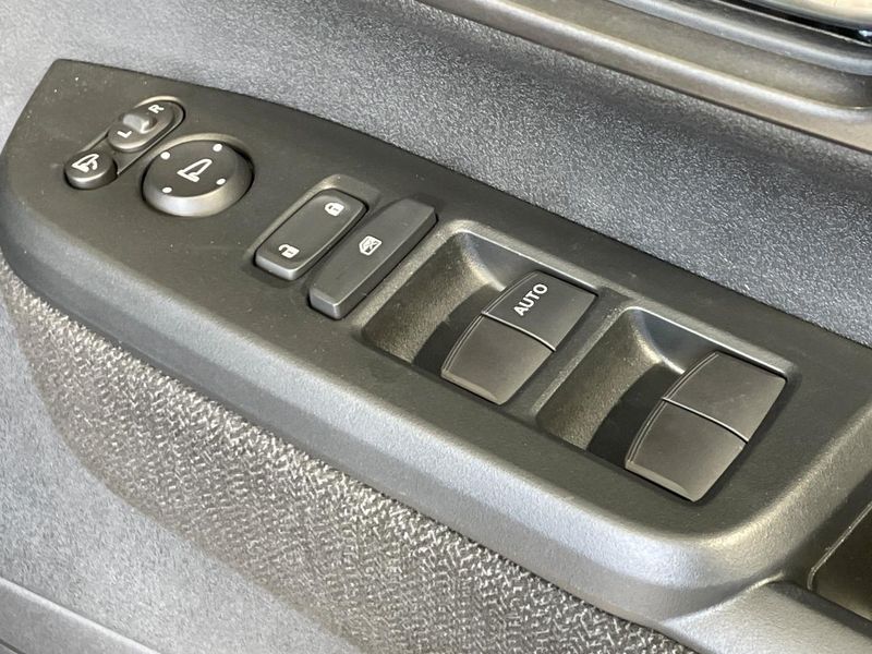 2023 Honda N-BOX CUSTOM 6BA-JF5 (UW-6a73fb1ec8324)[22]