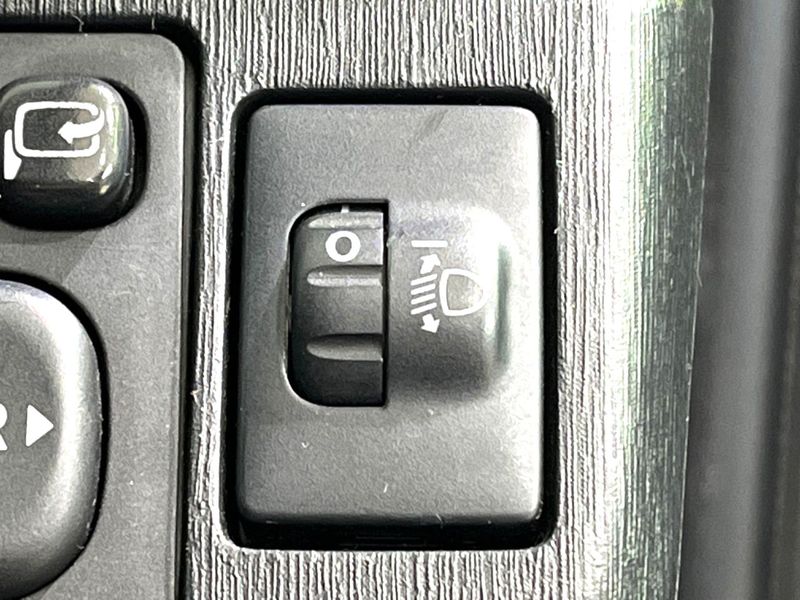 2012 Toyota Vitz DBA-KSP130 (UW-6a73fb6525312)[8]