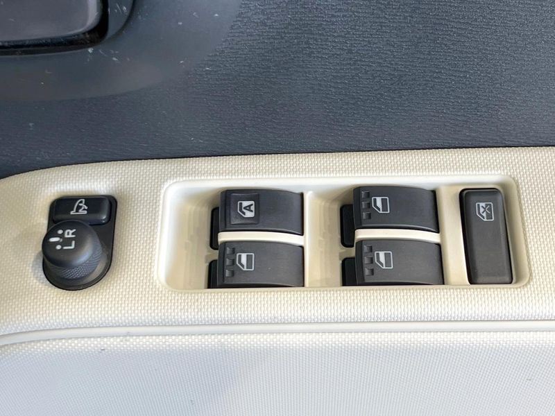 2015 Daihatsu Mira Cocoa DBA-L685S (UW-6a73fb727e8d8)[13]