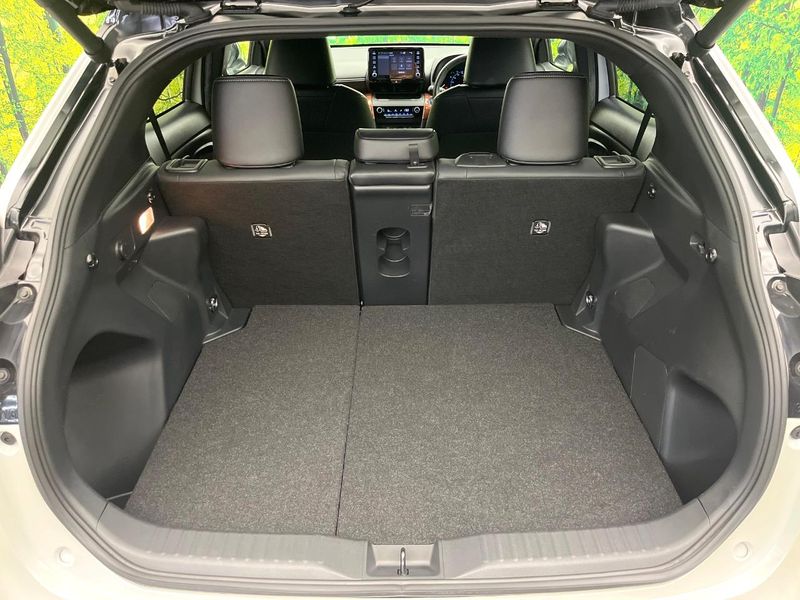2022 Toyota Yaris Cross 6AA-MXPJ10 (UW-6a73fc62da3b5)[9]