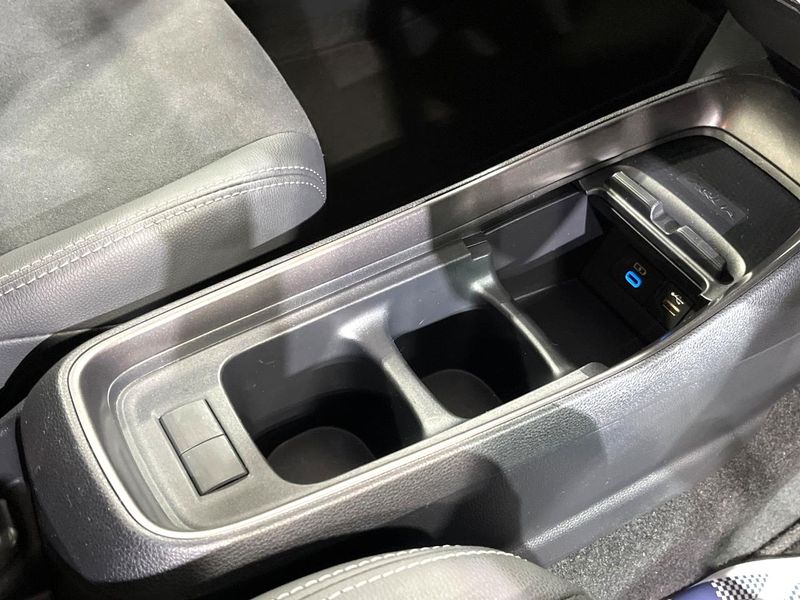 2023 Toyota Aqua 6AA-MXPK11 (UW-6a73fc6ddb1f1)[25]
