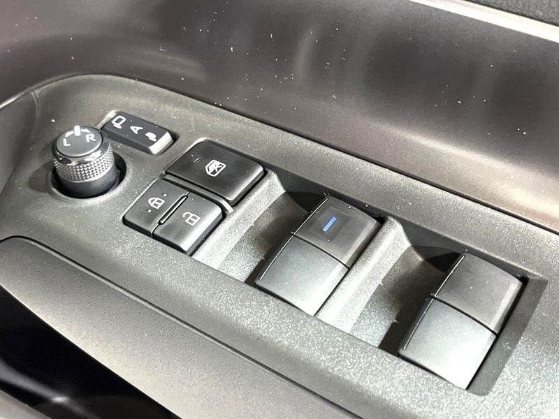 2023 Toyota Aqua 6AA-MXPK11 (UW-6a73fc6ddb1f1)[21]