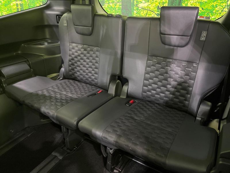 2025 Toyota Voxy 6BA-MZRA95W (UW-6a73fc9f3017b)[13]