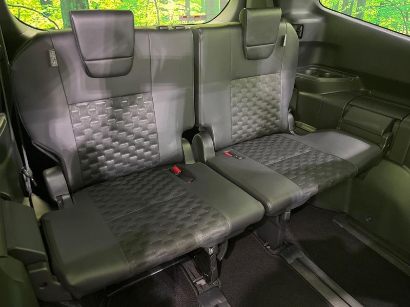 2025 Toyota Voxy 6BA-MZRA95W (UW-6a73fc9f3017b)[14]