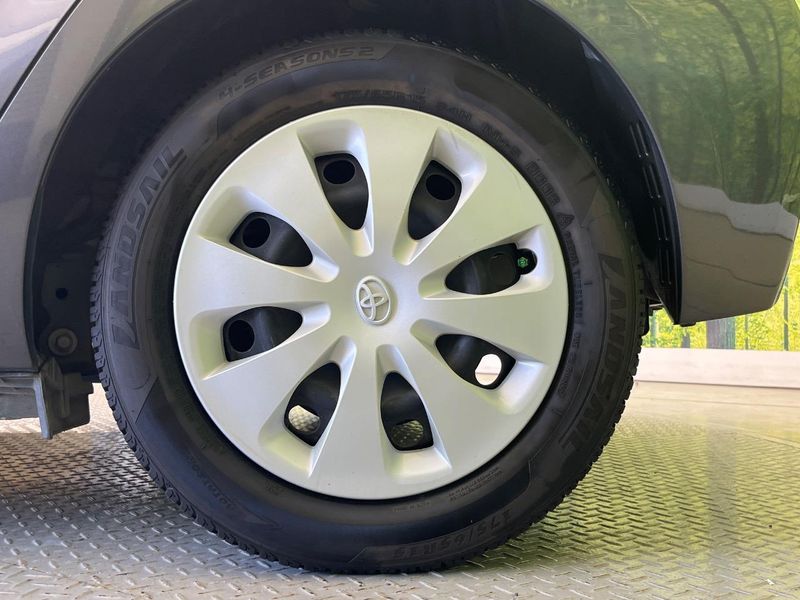 2016 Toyota Aqua DAA-NHP10 (UW-6a73fca80a8bf)[19]