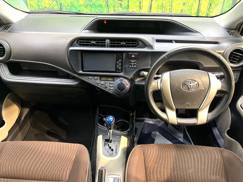 2012 Toyota Aqua DAA-NHP10 (UW-6a73fcab906e0)[14]