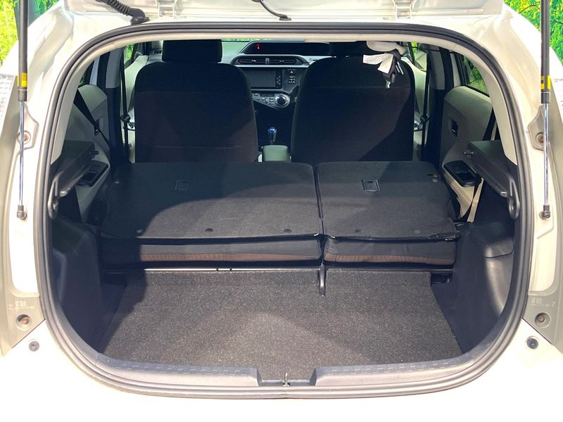 2012 Toyota Aqua DAA-NHP10 (UW-6a73fcab906e0)[17]