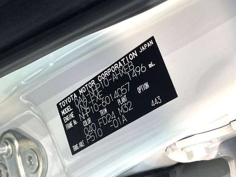 2012 Toyota Aqua DAA-NHP10 (UW-6a73fcab906e0)[1]