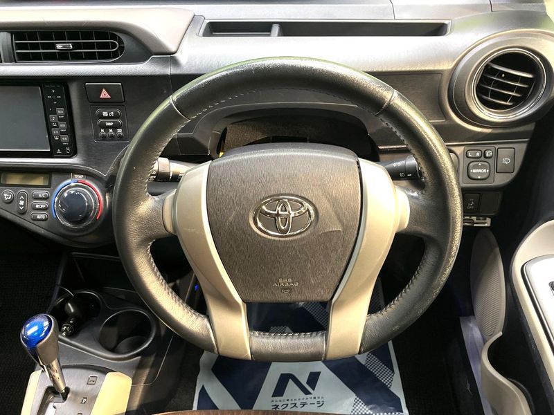 2012 Toyota Aqua DAA-NHP10 (UW-6a73fcab906e0)[15]
