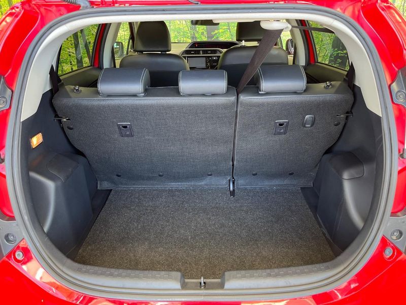 2016 Toyota Aqua DAA-NHP10 (UW-6a73fcb14b1d7)[4]